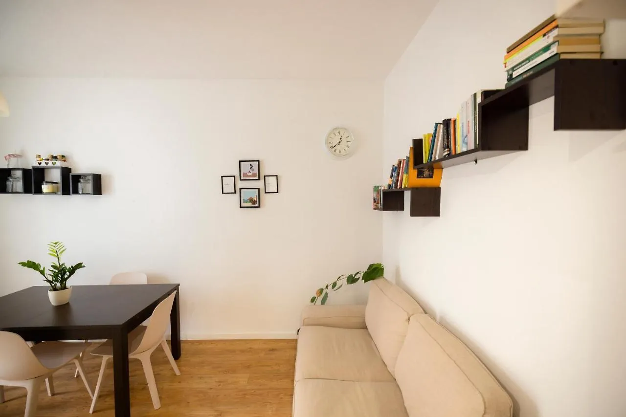 Ampio Bilocale In Zona Navigli/Romolo Apartment Milan 0*,  Italy