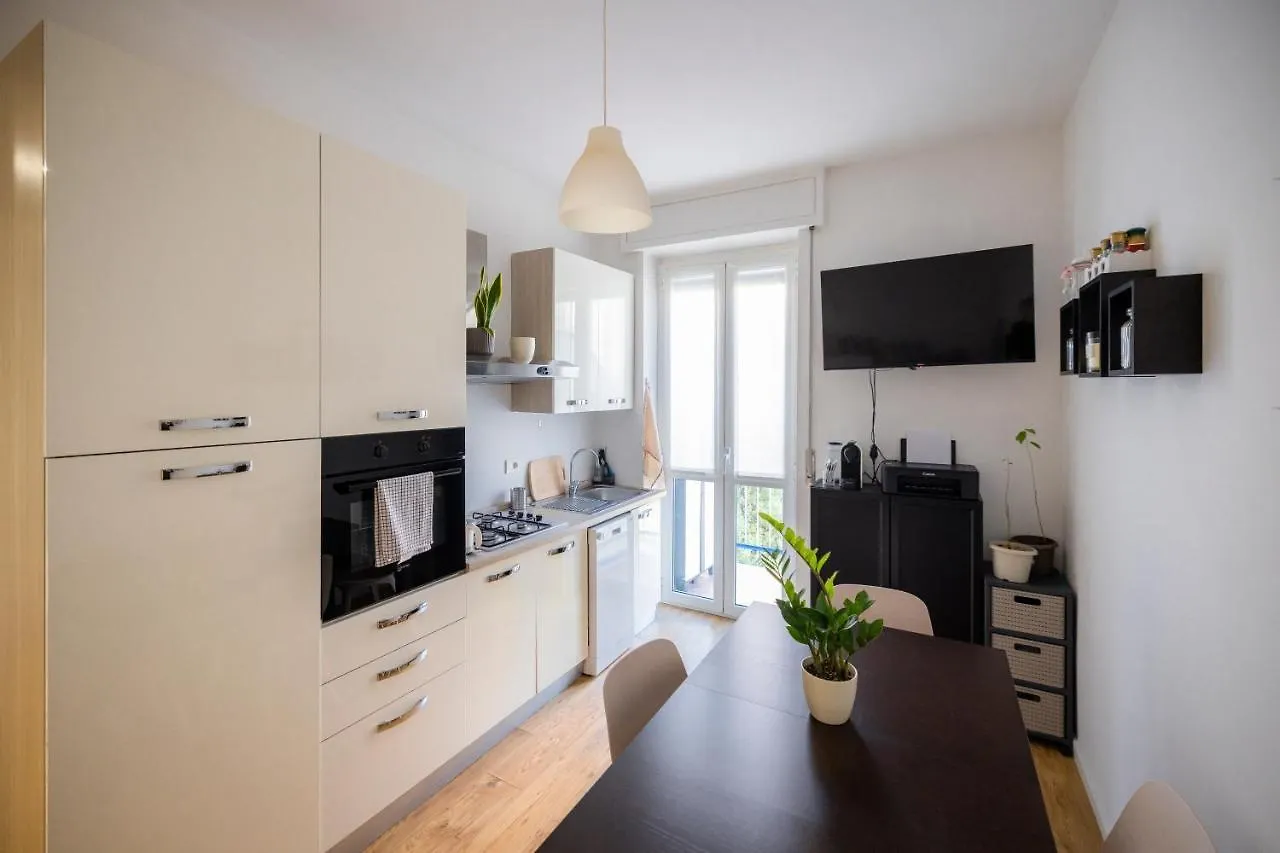 Ampio Bilocale In Zona Navigli/Romolo Apartment Milan Italy